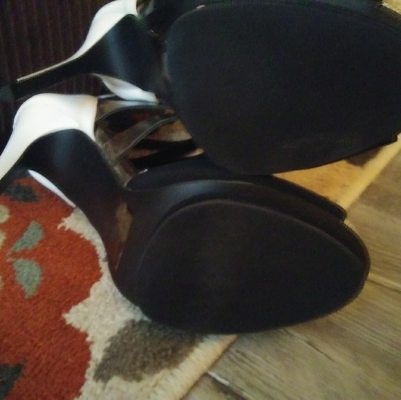 Qupid Black Nubuck PU heels - Picture 3 of 8